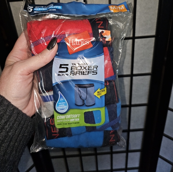 LAST CHANCEBoys Hanes Medium Boxer Briefs - Picture 1 of 3